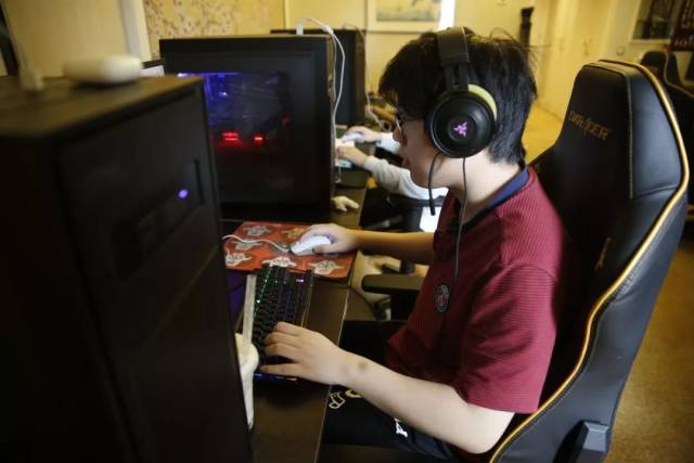 LCK官宣季前启航赛活动：Faker和Deft做队长选人打表演赛