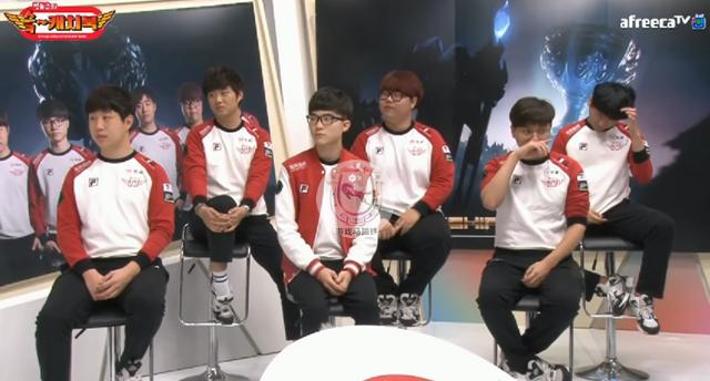 EDG群访 FoFo：队友打得比较好很信任他们 我回去要好好调整吧