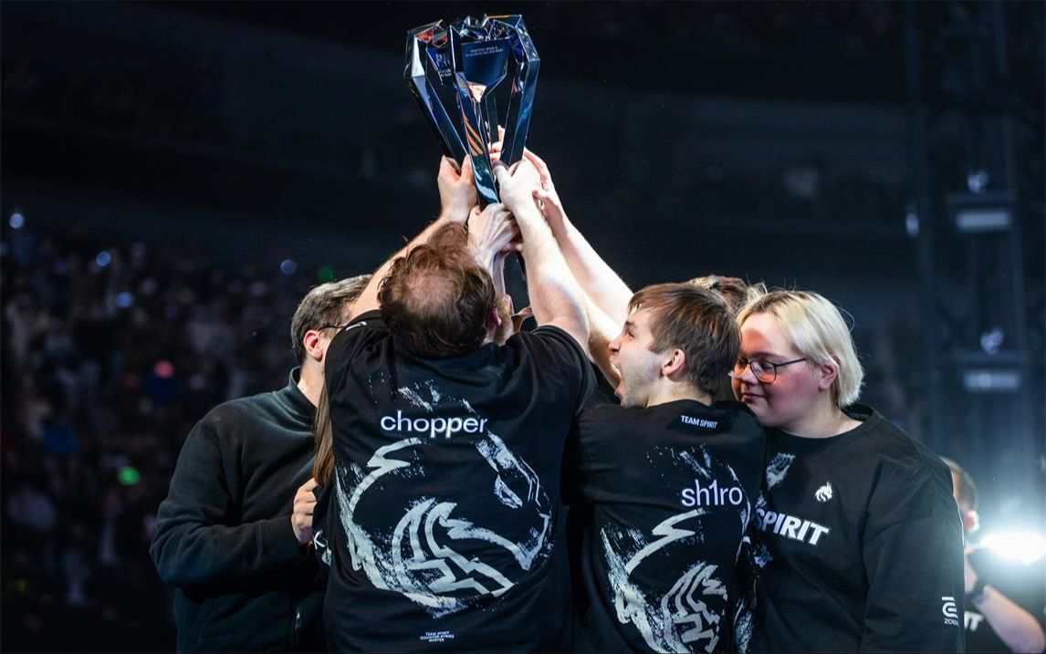 BLG赛后群访 Elk ：打完跟呼吸聊了天，感觉他今天有点惨一直被抓